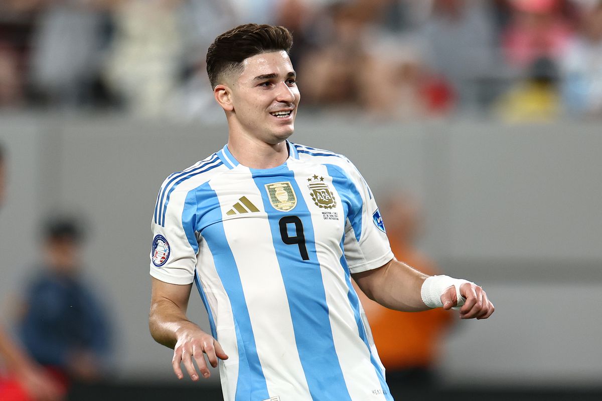 Julian Alvarez Stars as Argentina Dominates Chile in 2026 World Cup Qualifiers