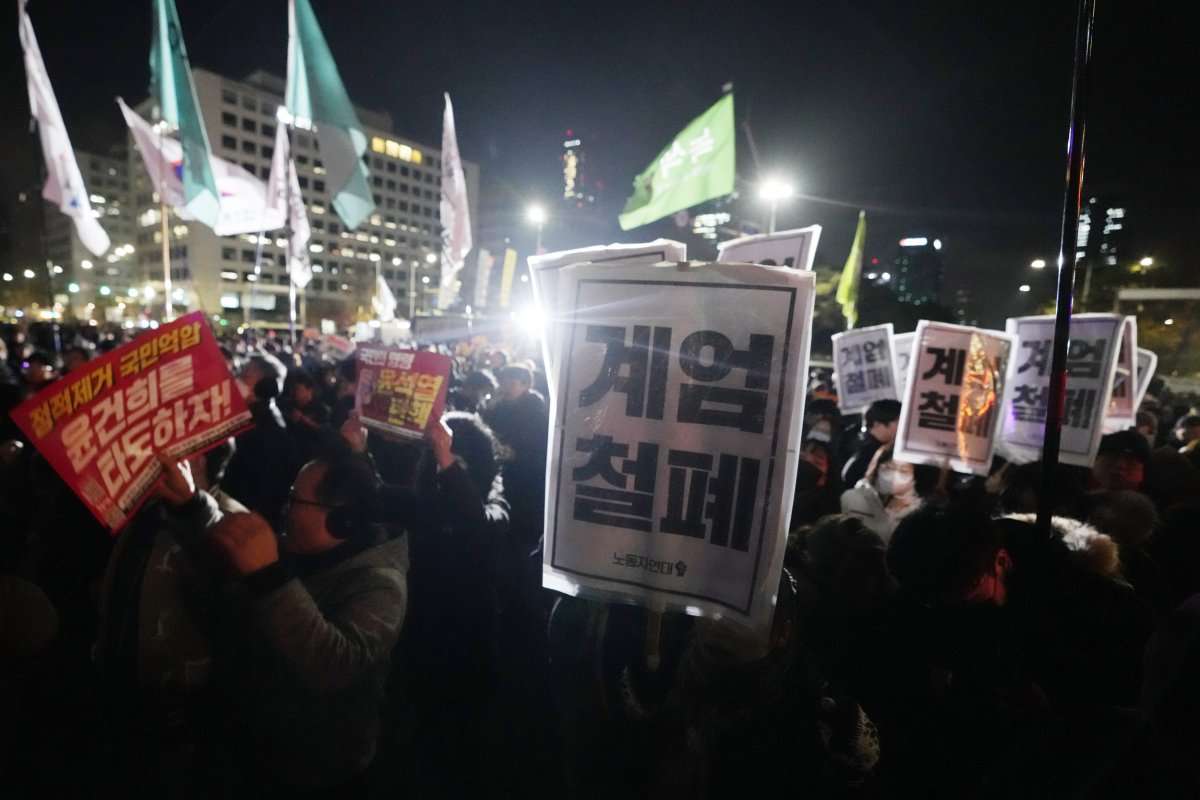 South Korea Stocks Drop as Political Crisis Unfolds